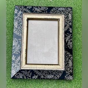 Vintage Wood Frame with Painted Border